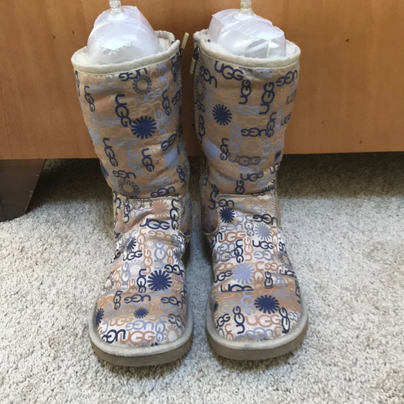 UGG Shoes - UGG monogram size 7, shearling lined boots